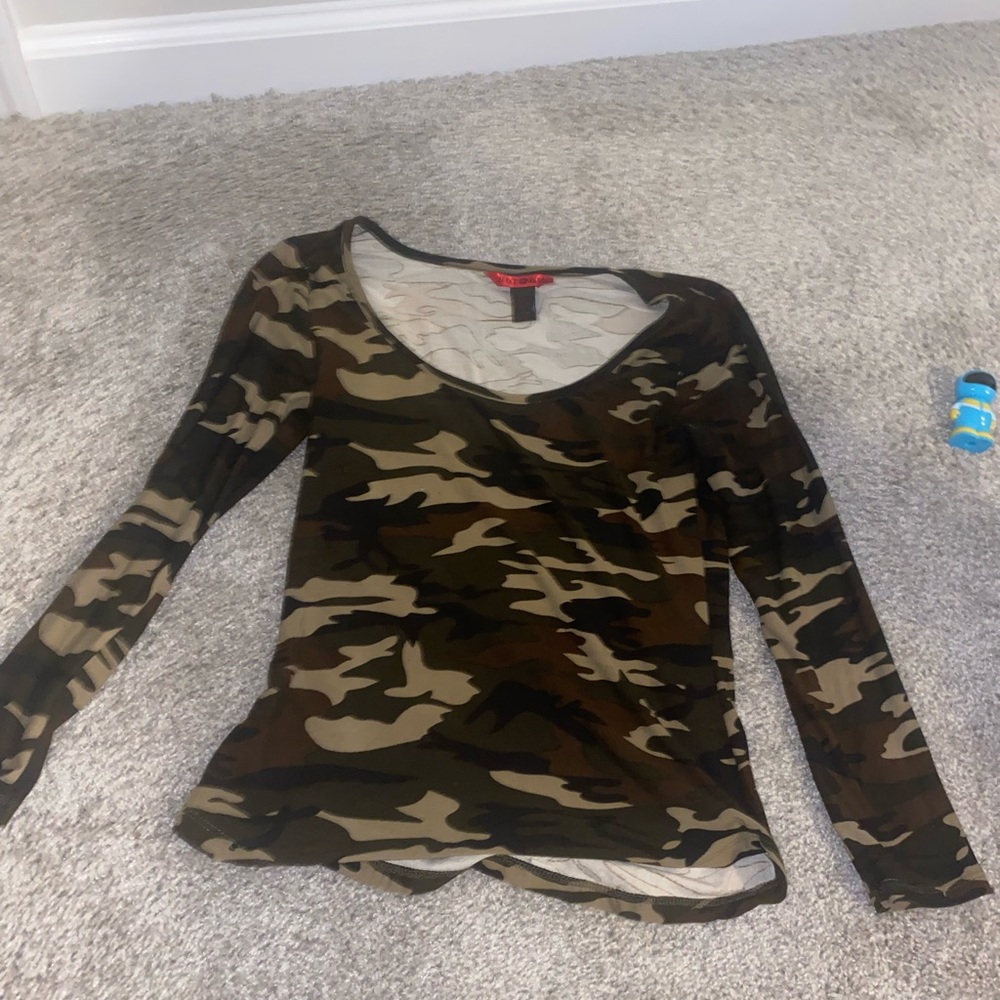 Medium long sleeve camouflage shirt/ Hot Kiss